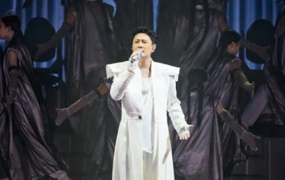 張信哲頂40度高溫開唱！4萬人聽經典歌曲陶醉　粉絲高喊：我愛你